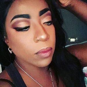 Meet your Posher, Latisha